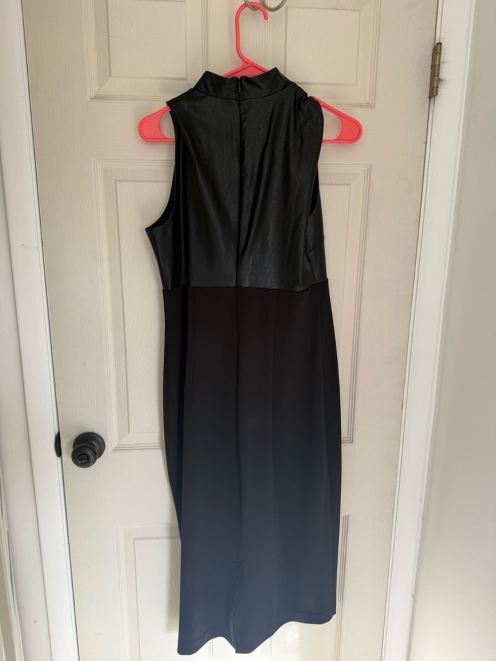 Black Express Dress - Picture 4 of 5